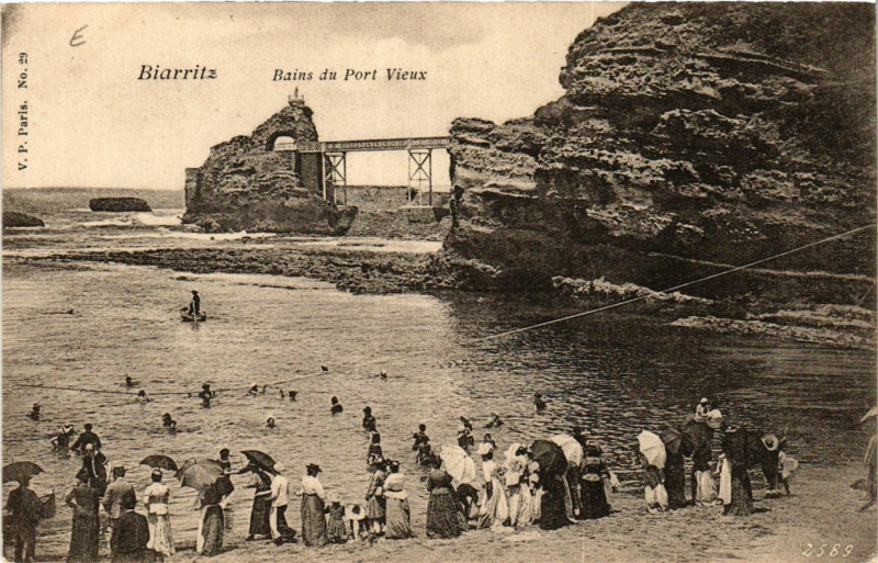 Carte postale ancienne Biarritz Bains du Port Vieux à Biarritz