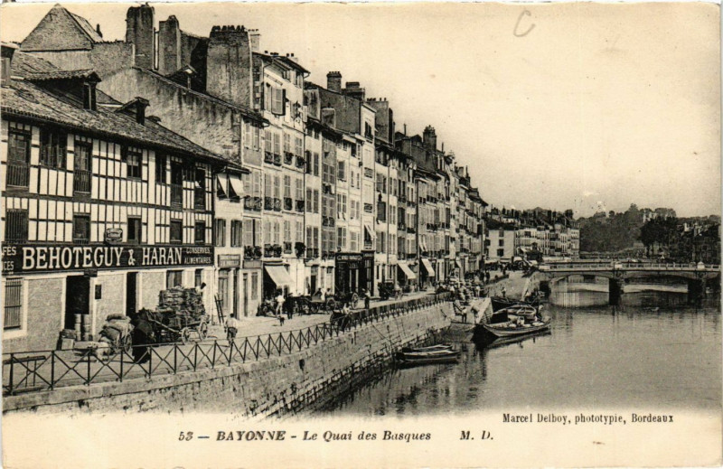 Carte postale ancienne Bayonne Le Quai des Basques à Bayonne