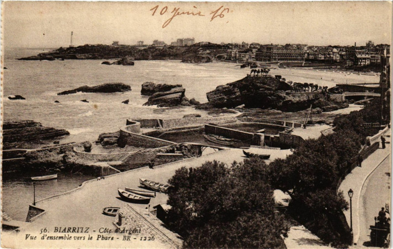 Carte postale ancienne Biarritz Vue d'ensemble vers le Phare à Biarritz