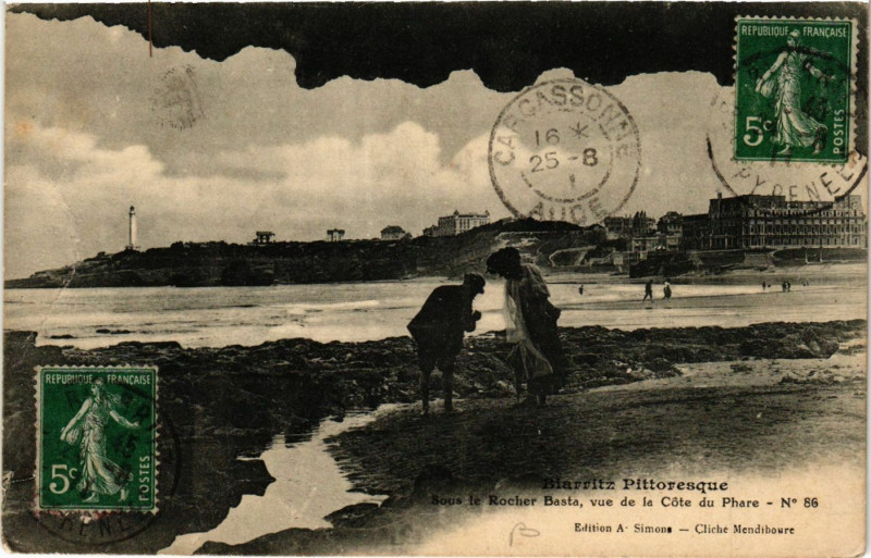 Carte postale ancienne Biarritz Sous le Rocher Basta vue de la Cote du Phare à Biarritz