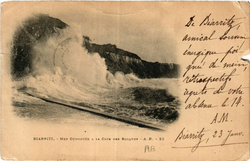 Carte postale ancienne Biarritz Mer Demontée a la Cote des basques à Biarritz