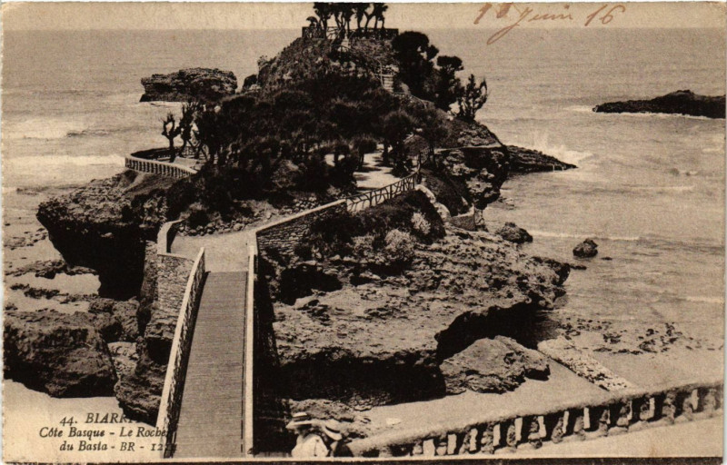 Carte postale ancienne Biarritz Le Rocher du Basta à Biarritz