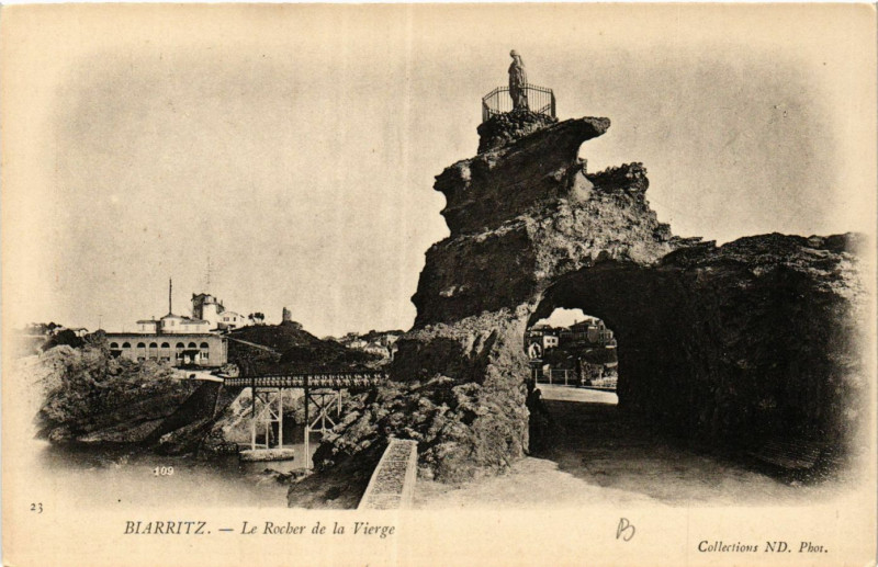 Carte postale ancienne Biarritz Le Rocher de la Vierge à Biarritz
