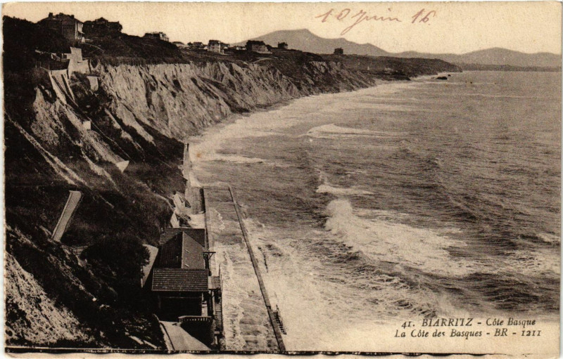 Carte postale ancienne Biarritz La Cote des basques à Biarritz