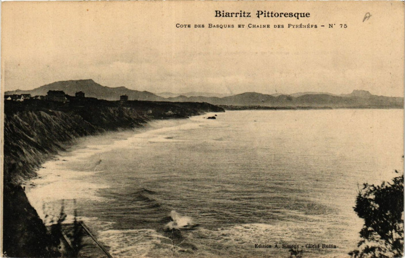 Carte postale ancienne Biarritz Cote des basques et Chaine des pyrenefs à Biarritz