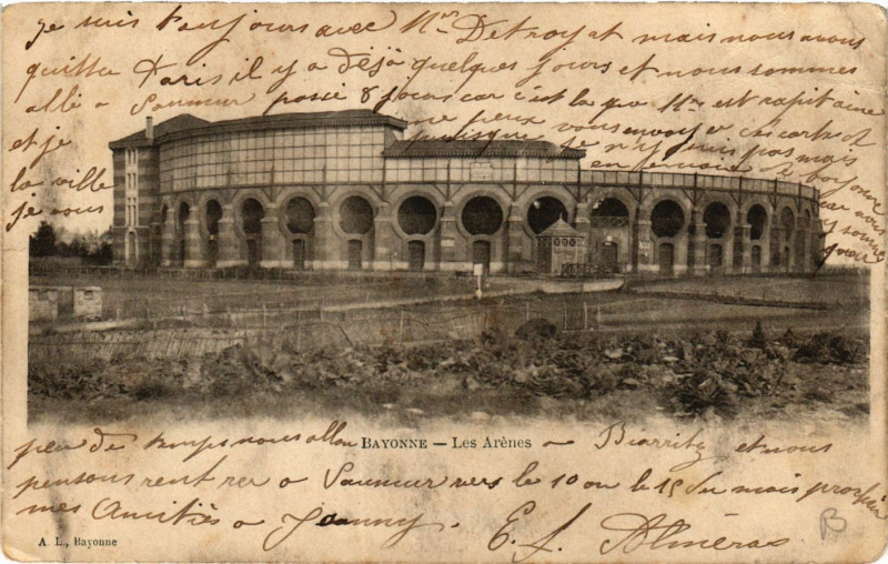 Carte postale ancienne Bayonne Les Arenes à Bayonne