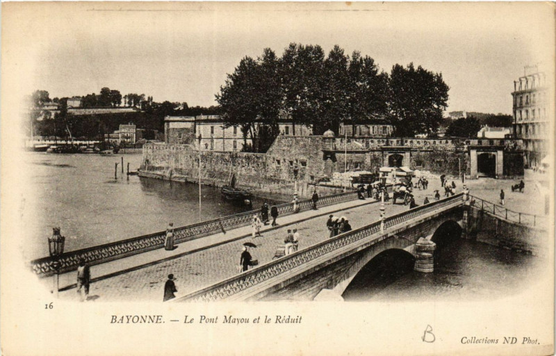 Carte postale ancienne Bayonne Le Pont Mayou et le Reduit à Bayonne
