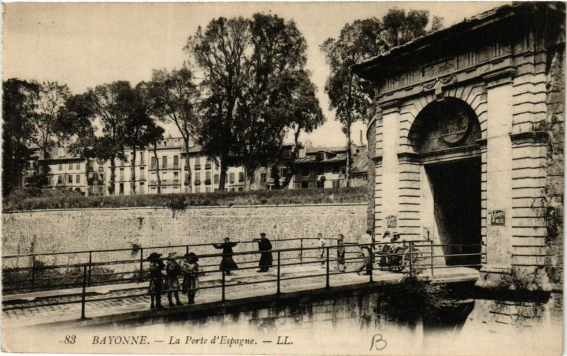 Carte postale ancienne Bayonne La Porte d'Espagne à Bayonne