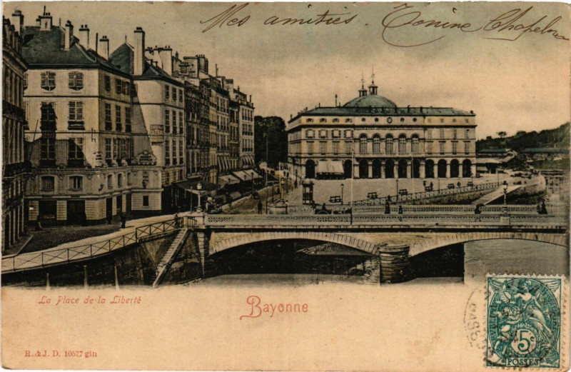 Carte postale ancienne Bayonne La Place de la Liberte à Bayonne