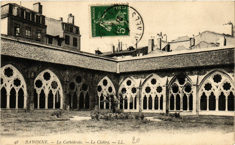 Carte postale ancienne Bayonne La Cathedrale-Le Cloitre à Bayonne