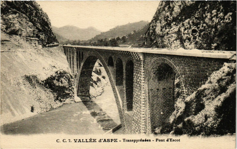 Carte postale ancienne Vallée d'Aspe - Transpyrenéen - Pont d'Escot à Escot