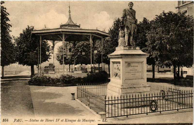 Carte postale ancienne Pau - Statue de Henri Iv à Pau