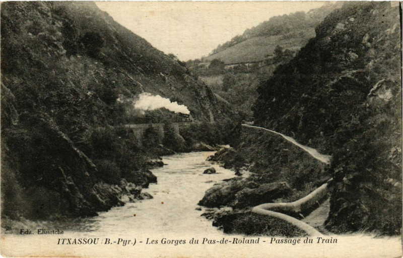 Carte postale ancienne Itxassou - Les Gorges du Pas-de-Roland à Itxassou