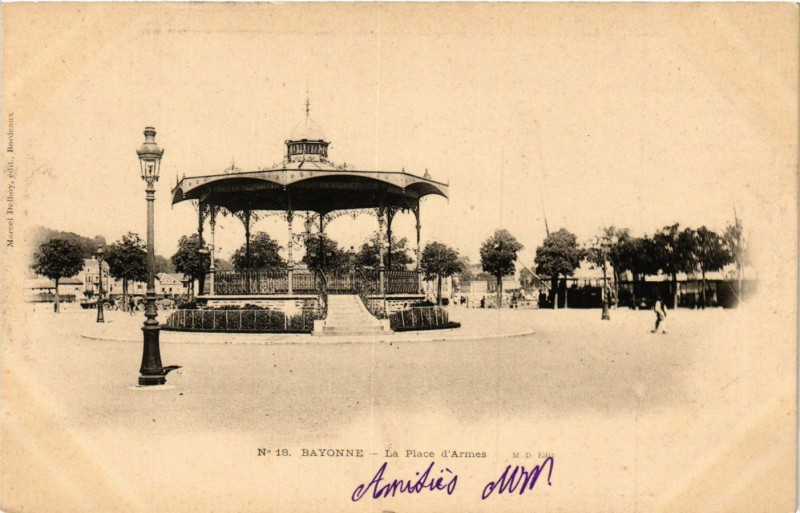 Carte postale ancienne Bayonne - La Place d'Armes à Bayonne