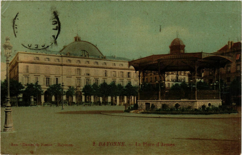 Carte postale ancienne Bayonne - La Place d'armes à Bayonne