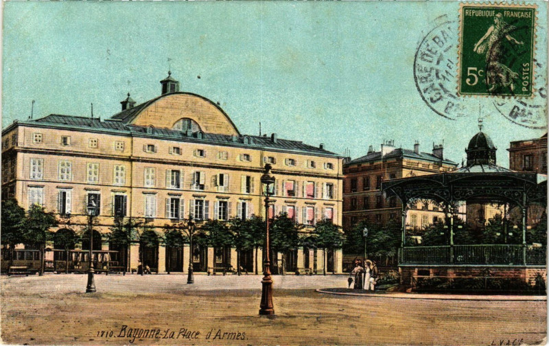 Carte postale ancienne Bayonne - La Place d'armes à Bayonne