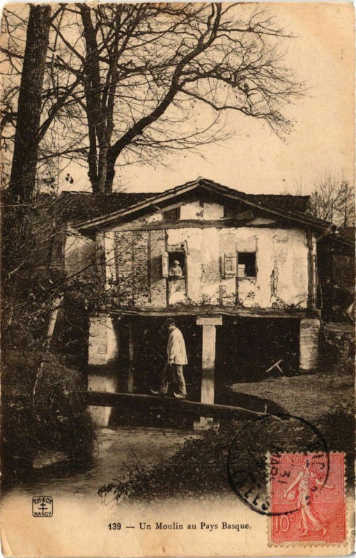 Carte postale ancienne Un Moulin Au Pays Basque