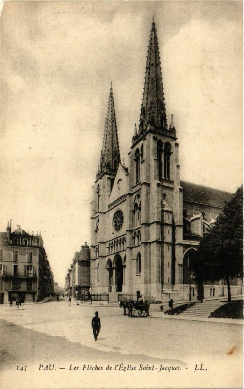 Carte postale ancienne Pau - Les Fleches de l'Eglise Saint-Jacques à Pau