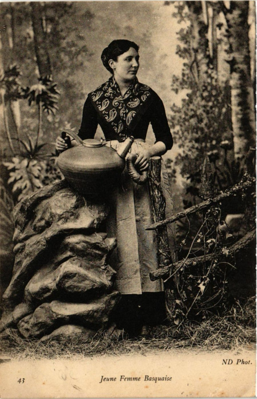 Carte postale ancienne Jeune Femme Basquaise