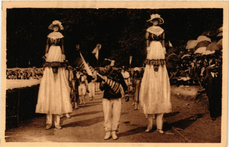 Carte postale ancienne Types Basques - Les Mannequins