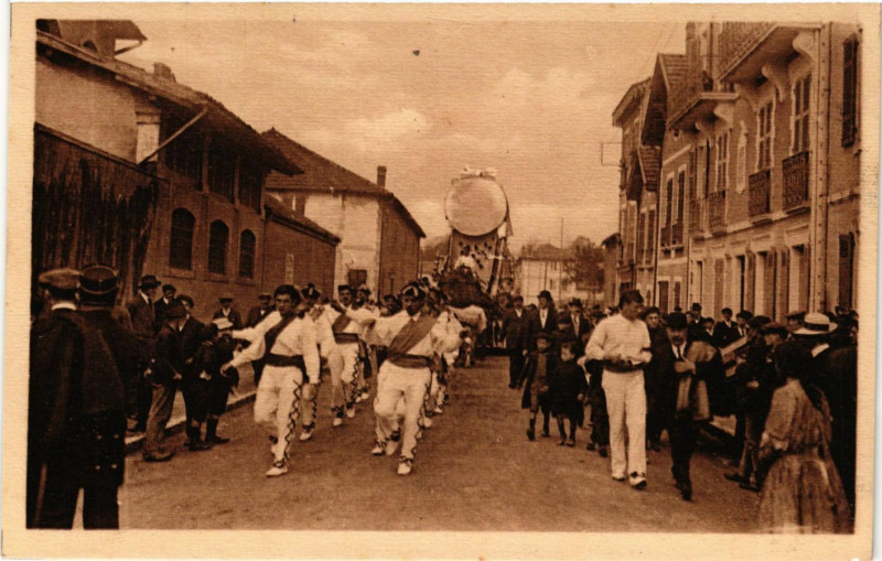 Carte postale ancienne Types Basques - Au Pays Basque - Groupe de Danseurs Labourdins