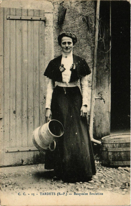 Carte postale ancienne Tardets - Basquaise Souletine