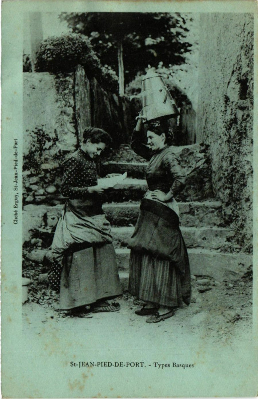 Carte postale ancienne Saint-Jean-Pied-de-Port - Types Basques à Saint-Jean-Pied-de-Port