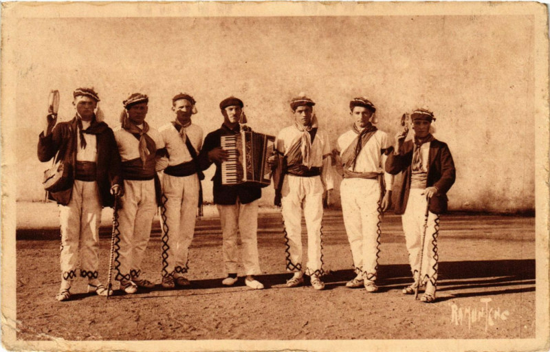 Carte postale ancienne Musiciens Basques