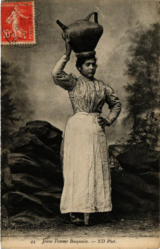 Carte postale ancienne Jeune Femme Basquaise