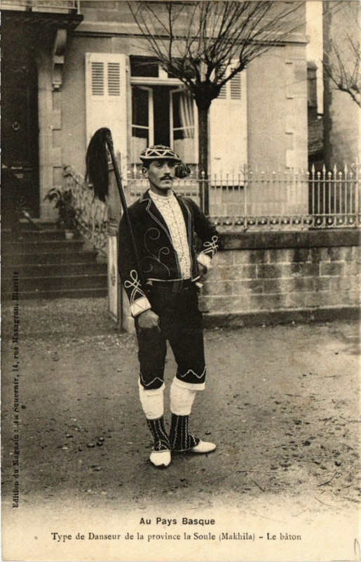 Carte postale ancienne Au Pays Basque - Type de Danseur de la province la Soule - Le baton
