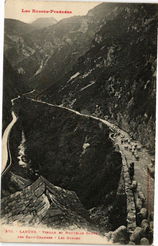 Carte postale ancienne Laruns - Vieille et Nouvelle Route des Eaux-Chaudes - Les Gorges à Laruns