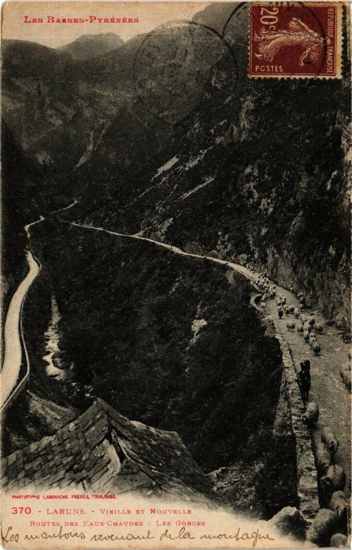 Carte postale ancienne Laruns - Vieille et Nouvelle à Laruns