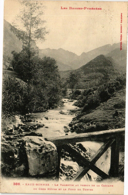 Carte postale ancienne Eaux-Bonnes - Le Valentin au Dessus de la Cascade à Eaux-Bonnes