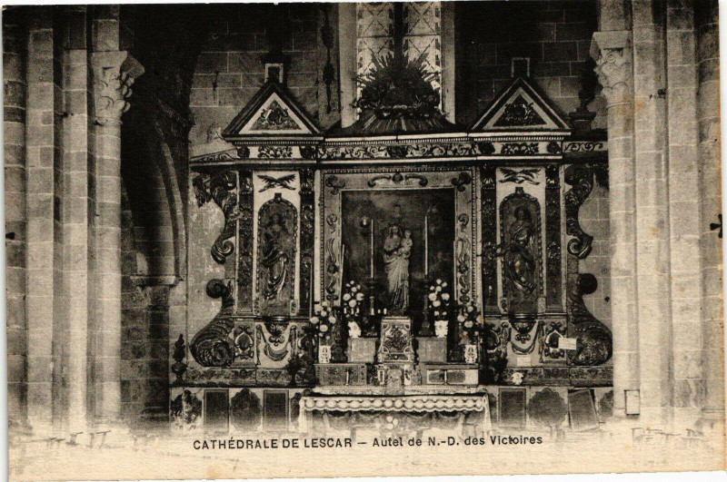 Carte postale ancienne Cathedrale de Lescar - Autel de N.-D. des Victoires à Lescar