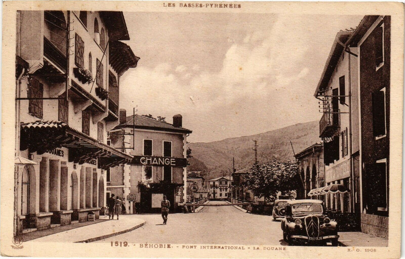 Carte postale ancienne Behobie - Pont International - La Douane