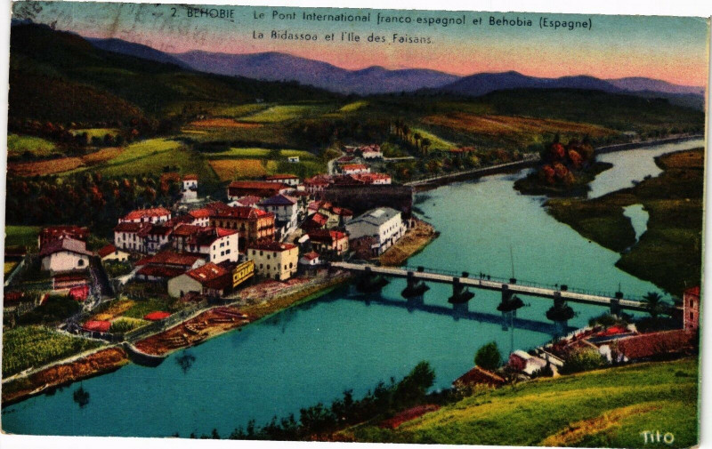 Carte postale ancienne Behobie - Le Pont international franco-espagnol et Behobia