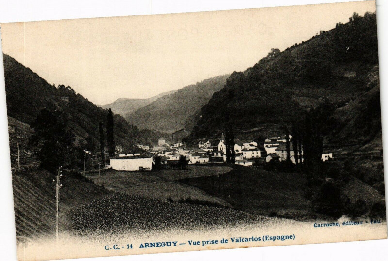 Carte postale ancienne Arneguy - Vue prise de Valcarlos à Arnéguy