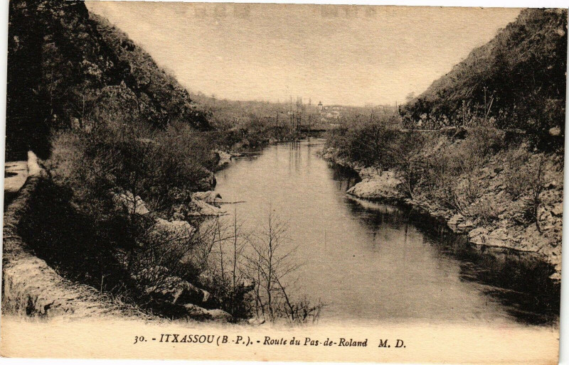 Carte postale ancienne Itxassou - Route de Pas-de-Roland à Itxassou