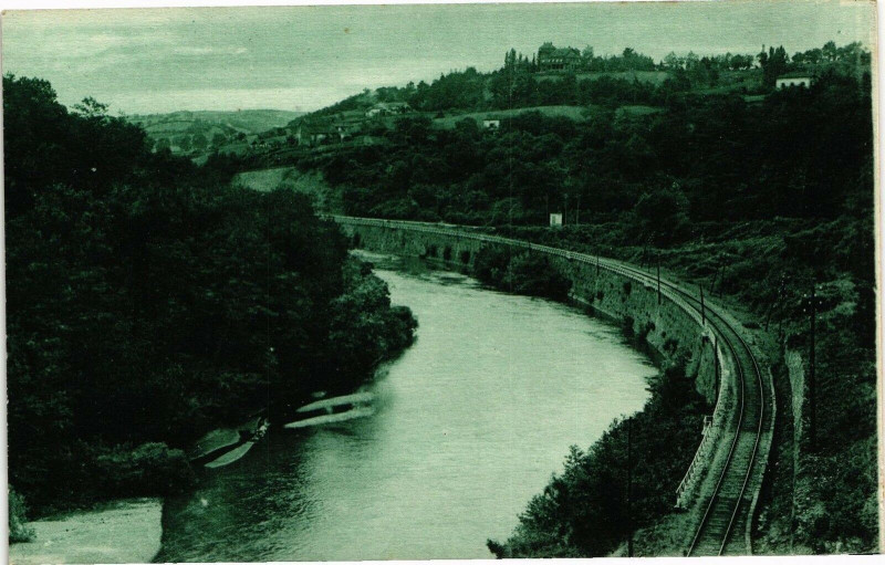 Carte postale ancienne Cambo - Un coin de la Nive