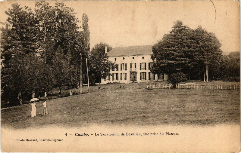 Carte postale ancienne Cambo - Le Sanatorium de Beaulieu vue prise du Plateau