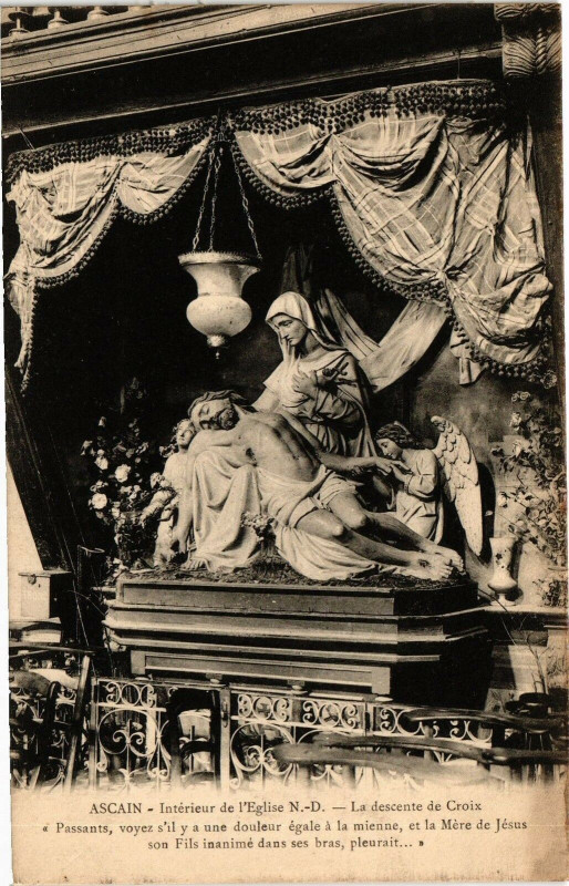 Carte postale ancienne Ascain - Interieur de l'Eglise à Ascain