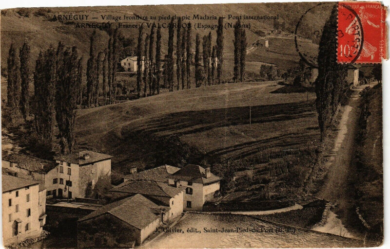 Carte postale ancienne Arneguy - Village frontiere au piced du pic Madaria à Arnéguy