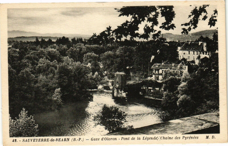 Carte postale ancienne Sauveterre-de-Bearn - Gave d'Oloron - Pont de la Légende-Chaine à Sauveterre-de-Béarn