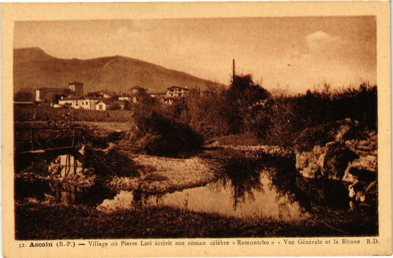 Carte postale ancienne Ascain - Vue générale et la Rhune à Ascain