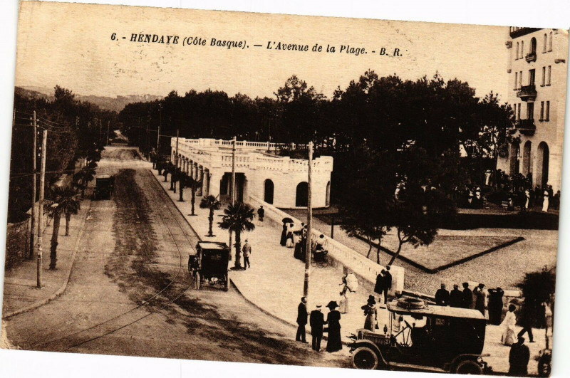 Carte postale ancienne Hendaye - L'Avenue de la Plage à Hendaye