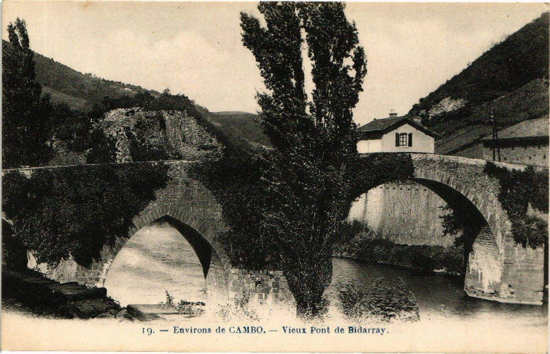 Carte postale ancienne Cambo - Vieux Pont de Bidarray à Bidarray