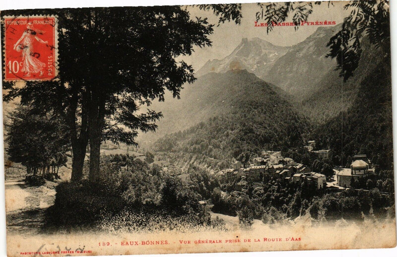 Carte postale ancienne Eaux-Bonnes - Vue générale prisée de la Route d'Aas à Eaux-Bonnes