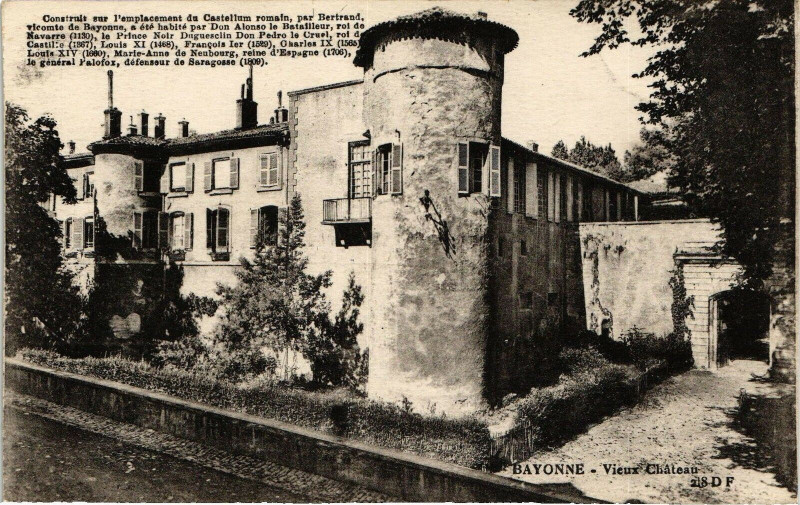 Carte postale ancienne Bayonne - Vieux Chateau à Bayonne