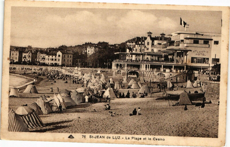 Carte postale ancienne Saint-Jean-de-Luz - La Plage et le Casino à Saint-Jean-de-Luz
