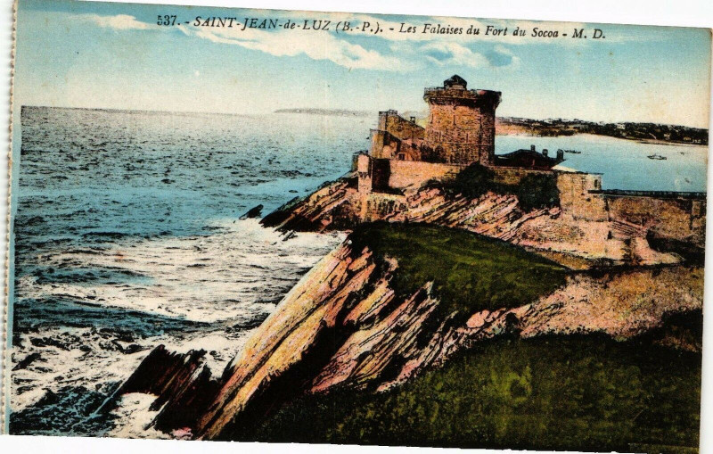 Carte postale ancienne Saint-Jean-de-Luz - Les FALAISEs du Fort du Socoa à Saint-Jean-de-Luz